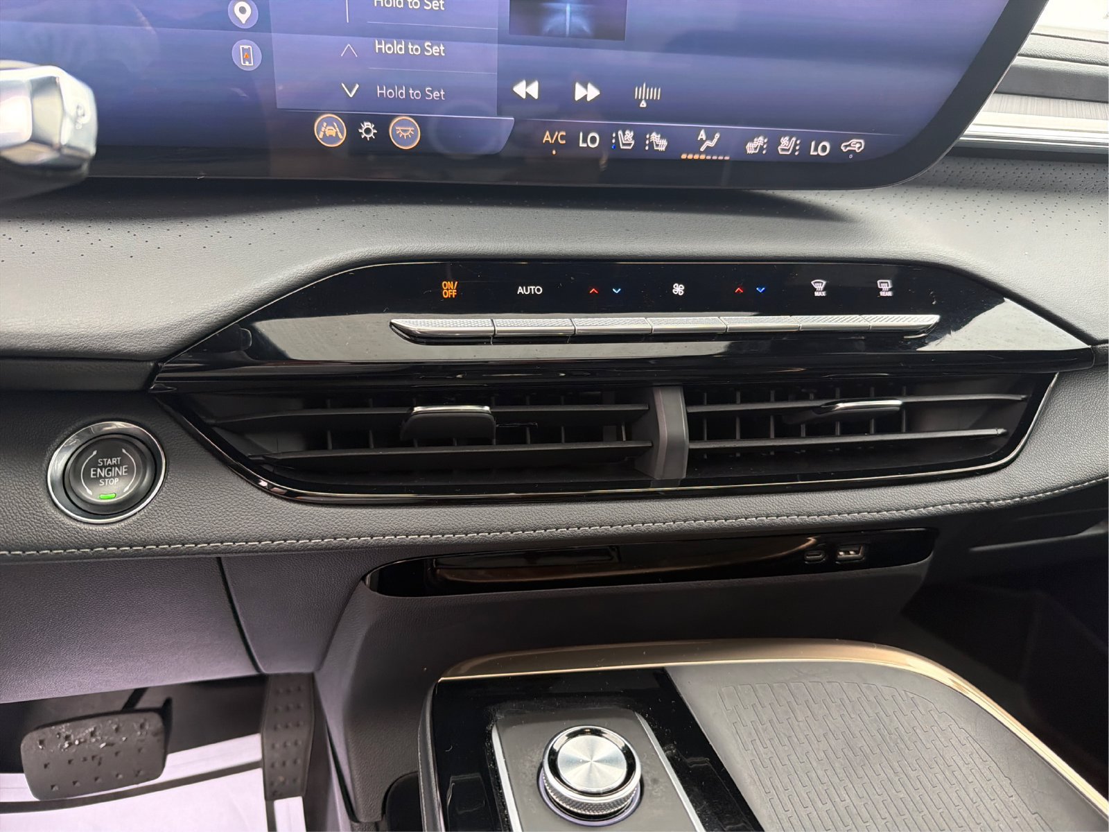 Used 2025 Buick Enclave Avenir AWD/4WD image 28
