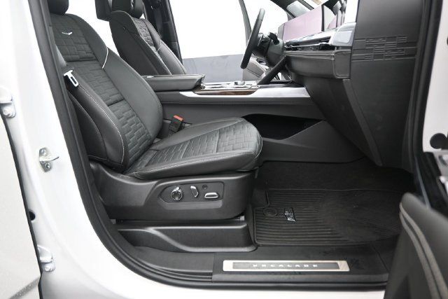 Used 2025 Cadillac Escalade Sport Platinum AWD/4WD image 14