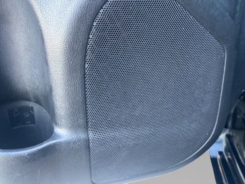 Used 2017 Toyota Camry SE w/ Moonroof Package FWD image 12