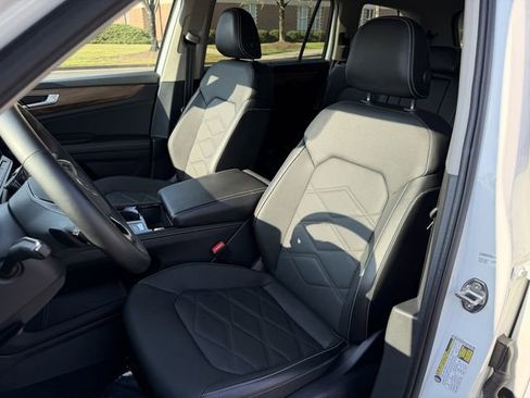 Used 2025 Volkswagen Atlas SE image 14