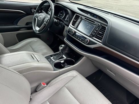 Used 2016 Toyota Highlander Limited Platinum AWD/4WD image 19