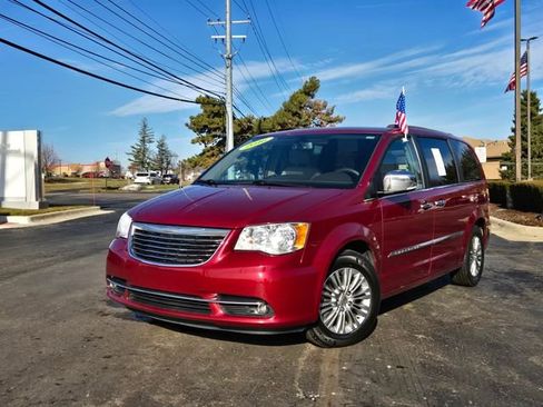 Certified 2016 Chrysler Town & Country Touring-L w/ Driver Convenience Group image 24