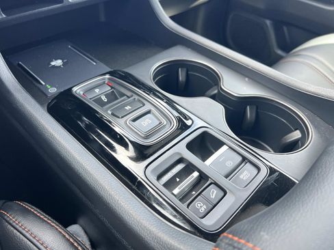 Used 2025 Honda Pilot TrailSport image 18