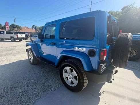 Used 2011 Jeep Wrangler Sahara AWD/4WD image 5
