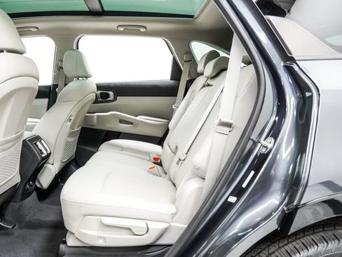 Used 2023 Kia Sorento S w/ Panoramic Sunroof Package FWD image 18