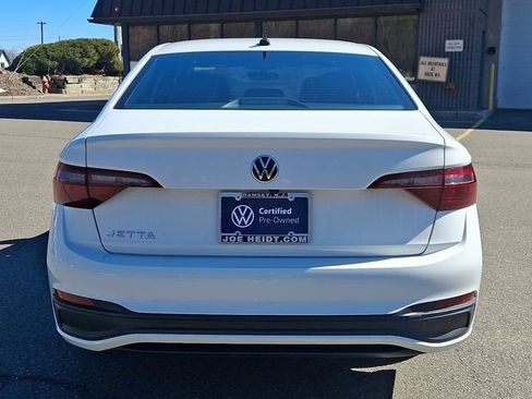 Used 2023 Volkswagen Jetta Sport image 9