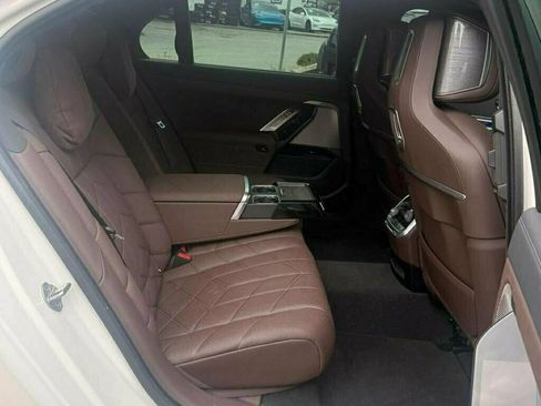 Used 2024 BMW i7 M70 w/ Premium Package AWD/4WD image 19
