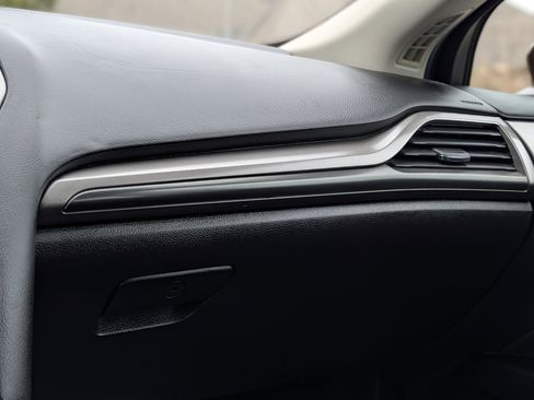 Used 2017 Ford Fusion SE w/ Equipment Group 201A image 15