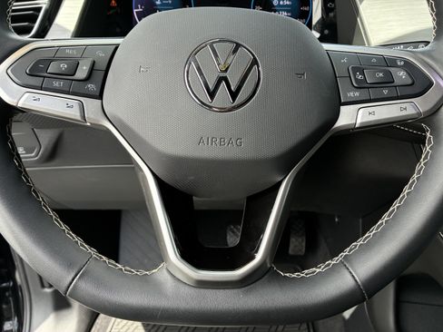 Used 2025 Volkswagen Atlas Cross Sport SE FWD image 27