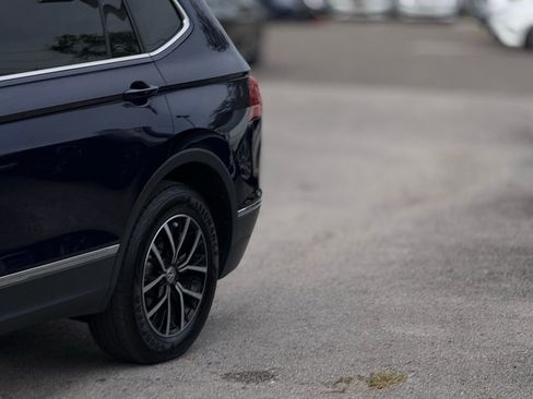 Used 2021 Volkswagen Tiguan SE image 2