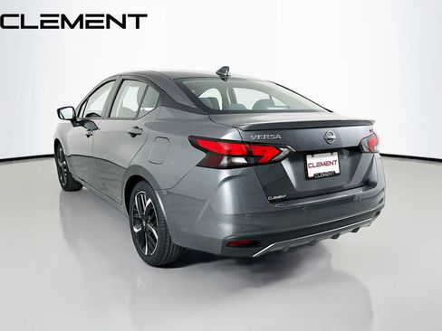 Used 2024 Nissan Versa SR FWD image 10