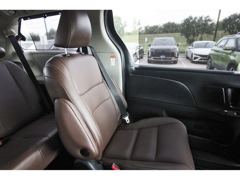 Used 2015 Toyota Sienna Limited Premium FWD image 14