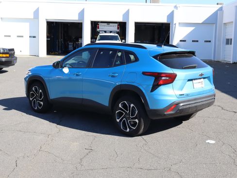 Used 2025 Chevrolet Trax RS w/ Driver Confidence Package FWD image 8