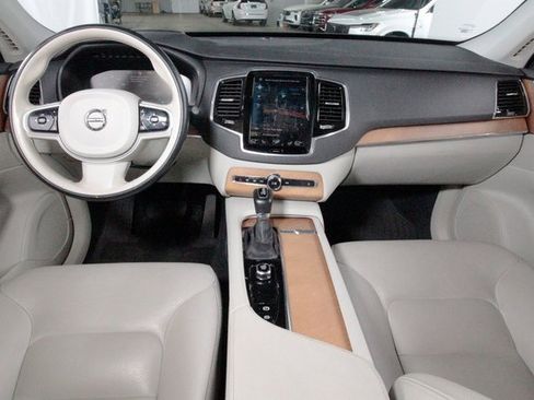 Certified 2022 Volvo XC90 T6 Momentum w/ Advanced Package image 6