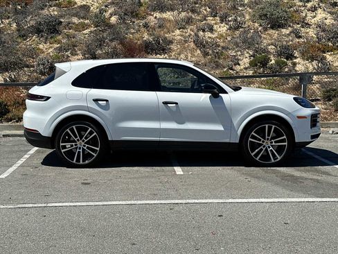 Certified 2024 Porsche Cayenne image 9