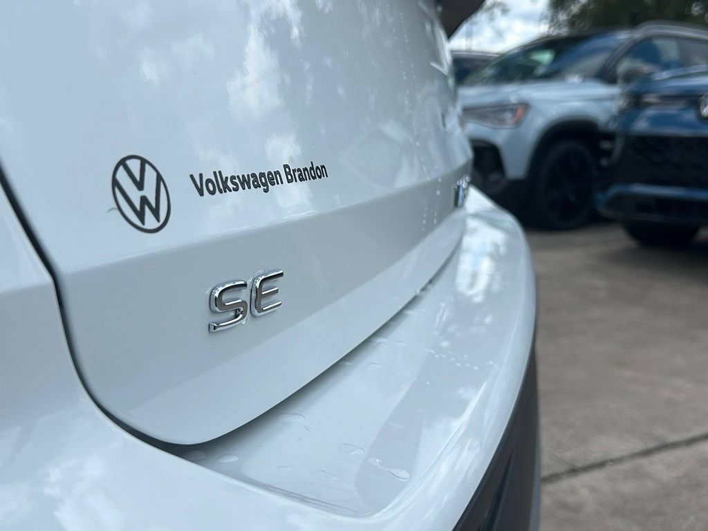 New 2026 Volkswagen Taos SE FWD image 44