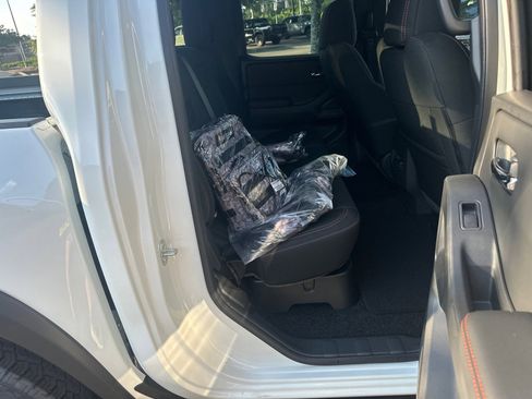New 2025 Nissan Frontier PRO-4X w/ Pro Convenience Package image 15