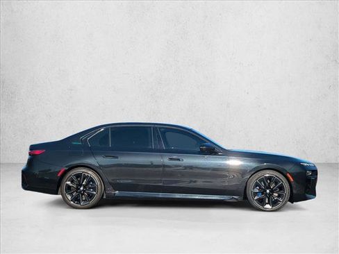 Used 2023 BMW 760i xDrive w/ Parking Assistance Package image 4
