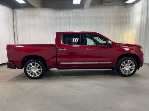 Used 2025 Chevrolet Silverado 1500 High Country AWD/4WD image 3