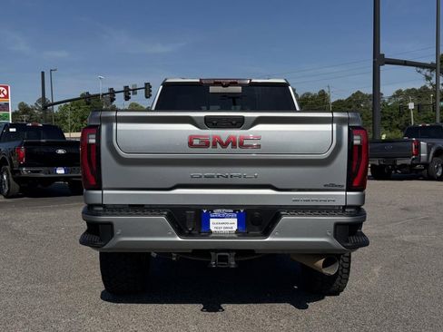 Used 2024 GMC Sierra 2500 Denali w/ Denali Reserve Package AWD/4WD image 8