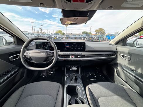 Used 2025 Kia K4 FWD image 32