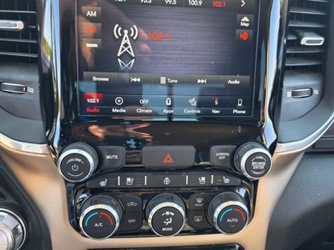 Used 2019 RAM 1500 Laramie AWD/4WD image 17