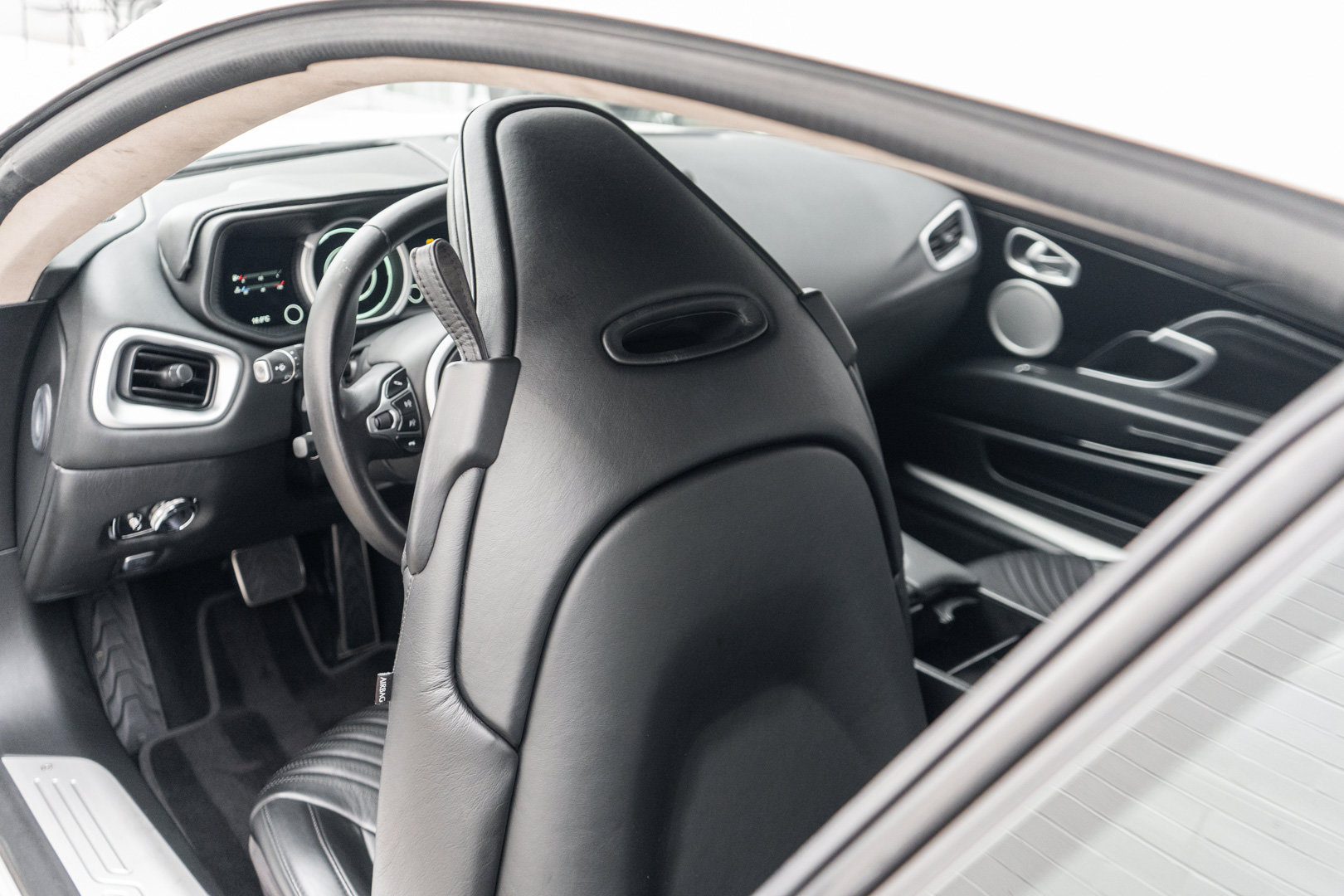Used 2019 Aston Martin DB11 Coupe RWD image 27