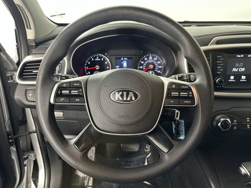 Used 2019 Kia Sorento L image 18