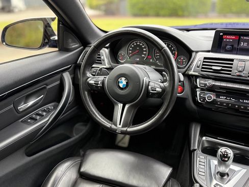 Used 2020 BMW M4 Convertible w/ Competition Package RWD image 26