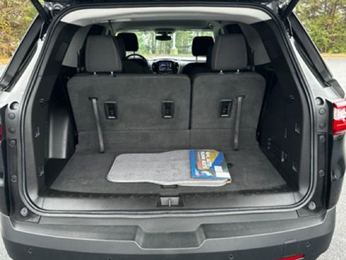 Used 2020 Chevrolet Traverse LT image 11