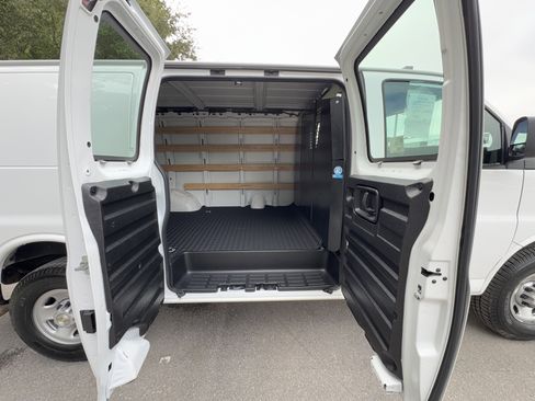 Used 2024 Chevrolet Express 2500 w/ Driver Convenience Package image 36