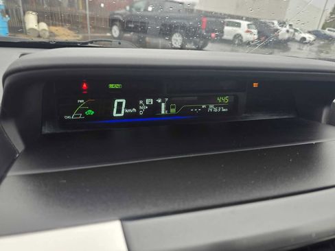 Used 2014 Toyota Prius V Five image 25