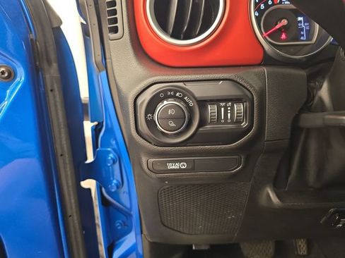 Used 2022 Jeep Gladiator Rubicon w/ Cold Weather Group AWD/4WD image 36