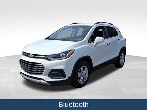 Used 2020 Chevrolet Trax LT w/ LT Convenience Package FWD image 4