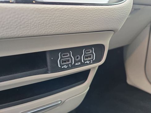 Used 2023 Chrysler Pacifica Touring-L image 29