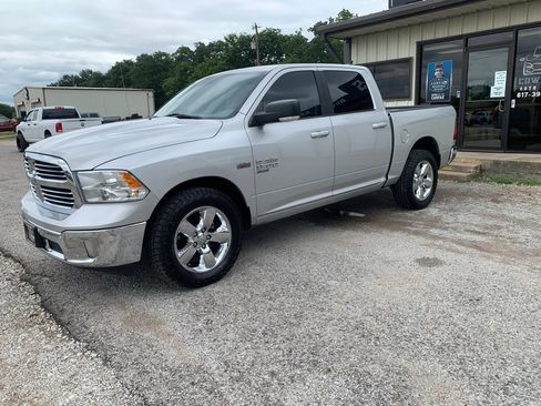 Used 2019 RAM 1500 Lone Star RWD image 3