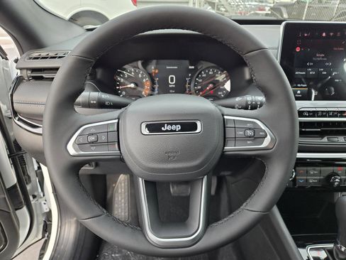 New 2026 Jeep Compass Latitude image 17