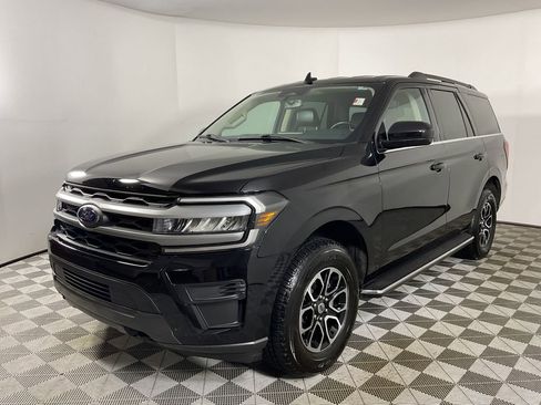 Used 2022 Ford Expedition XLT image 4