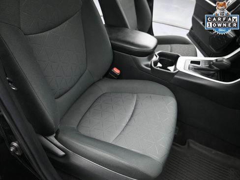 Used 2021 Toyota RAV4 XLE w/ Convenience Package image 27