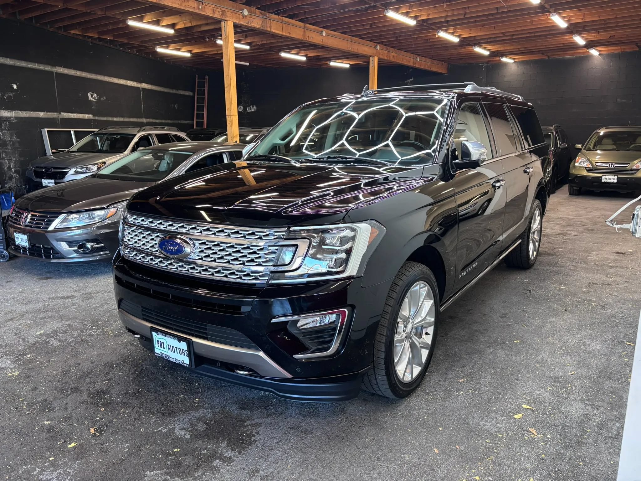 Used 2018 Ford Expedition Max Platinum AWD/4WD image 3