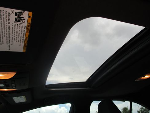 Used 2022 Toyota Corolla SE w/ SE Premium Package FWD image 19