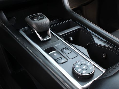 Used 2025 Nissan Pathfinder SV AWD/4WD image 15