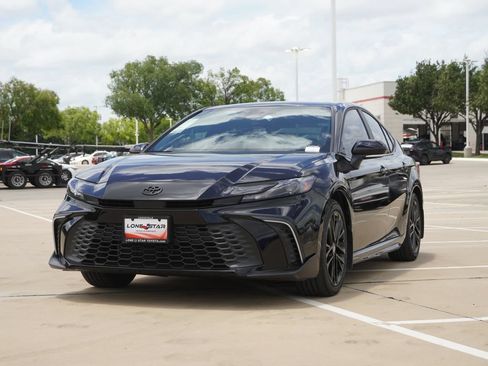 Used 2026 Toyota Camry SE w/ Convenience Package FWD image 4