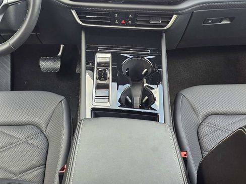 Used 2026 Volkswagen Atlas SE FWD image 19