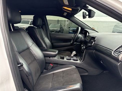 Used 2020 Jeep Grand Cherokee Altitude AWD/4WD image 10