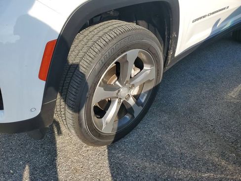 Used 2025 Jeep Grand Cherokee Limited w/ Luxury Tech Group II image 5