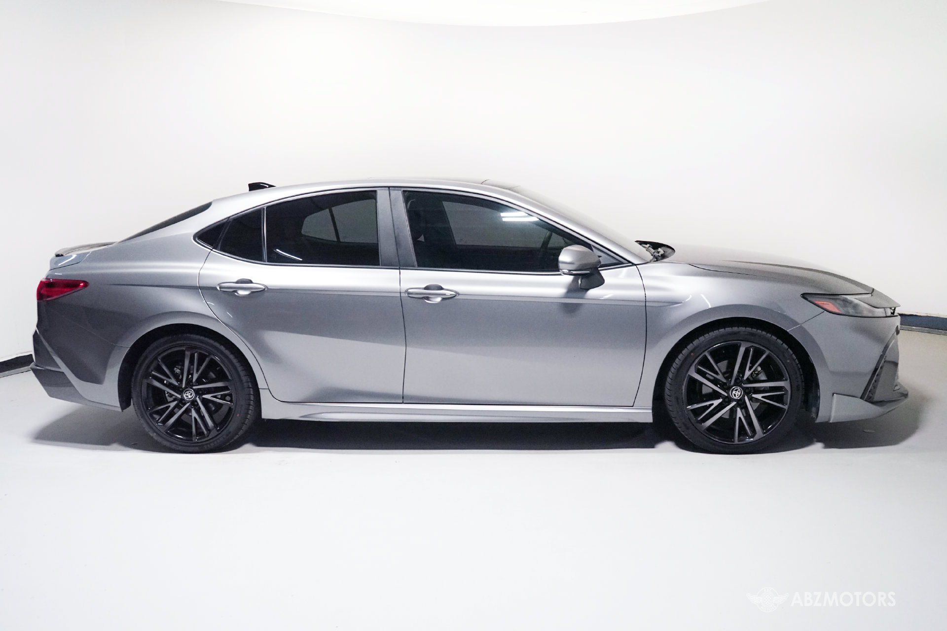 Used 2025 Toyota Camry XSE w/ Premium Package FWD image 3