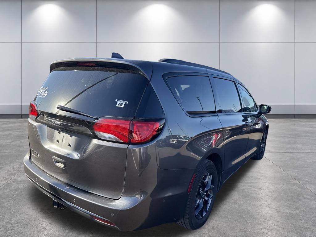 Used 2019 Chrysler Pacifica Touring-L Plus FWD image 5