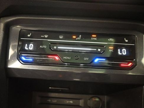 Used 2024 Volkswagen Tiguan SE FWD image 19