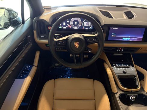 Certified 2026 Porsche Cayenne AWD/4WD image 5